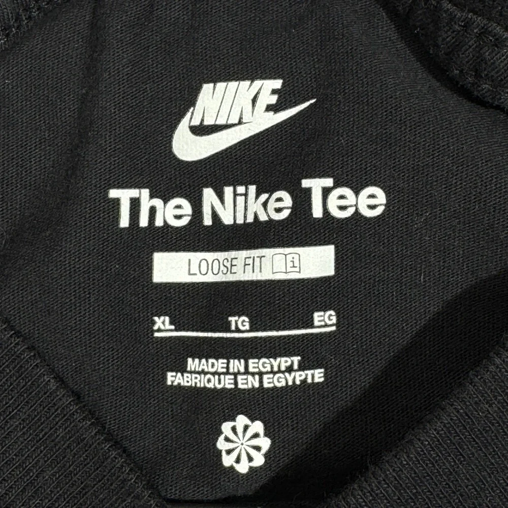 Nike T-Shirt Mens XL Black The Nike Tee Loose Fit Mini Center Swoosh Cotton TEE